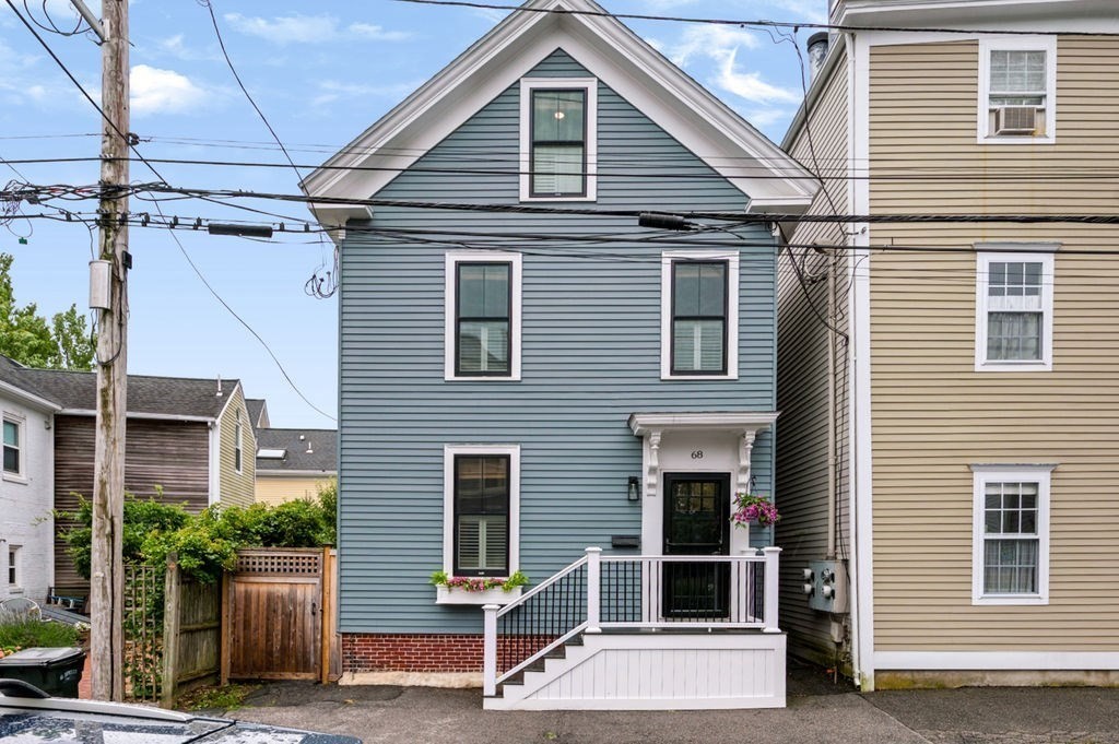 68 Milk St, Newburyport, MA 01950