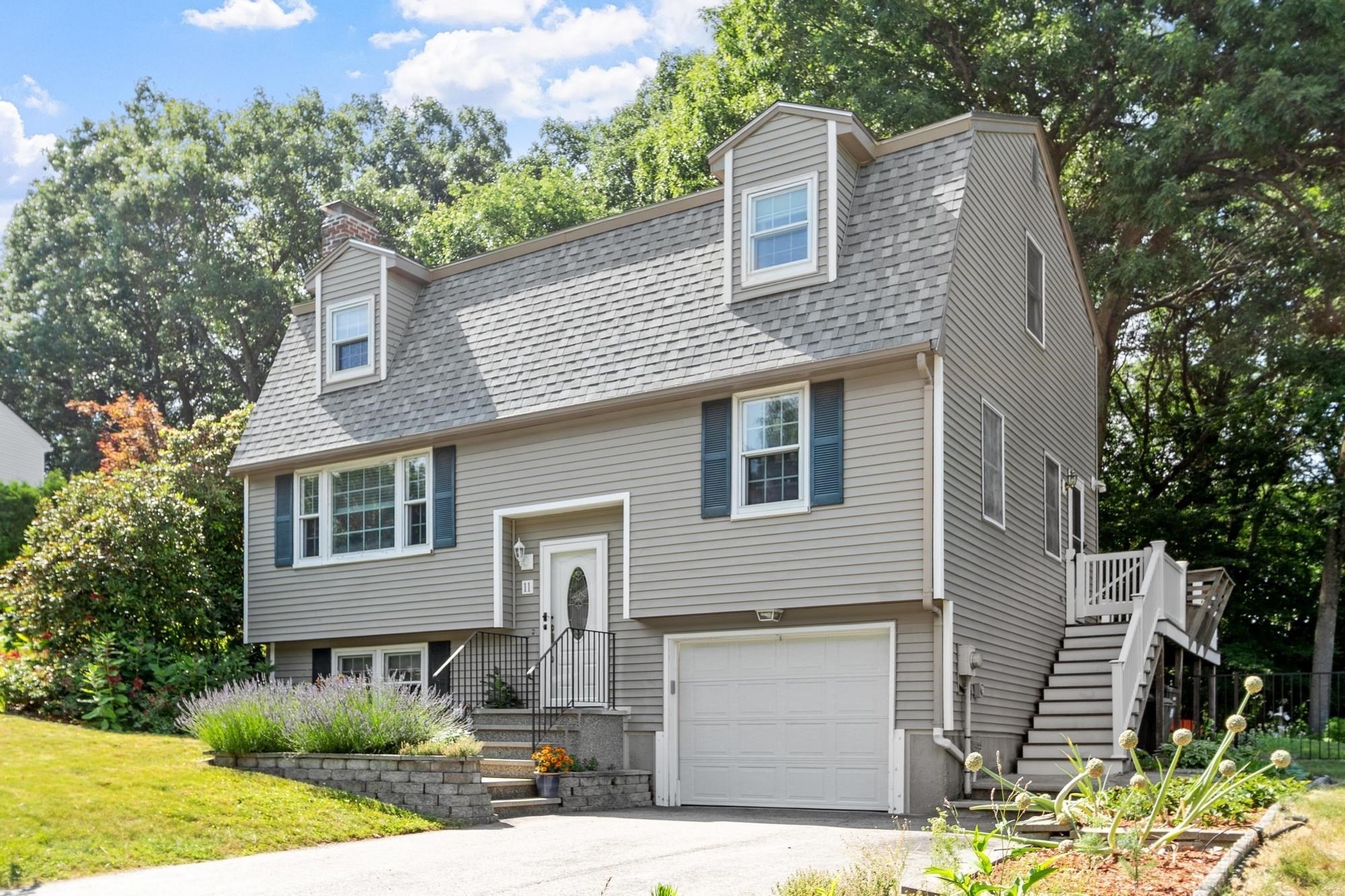 11 Nottingham Lane, Haverhill, MA 01835