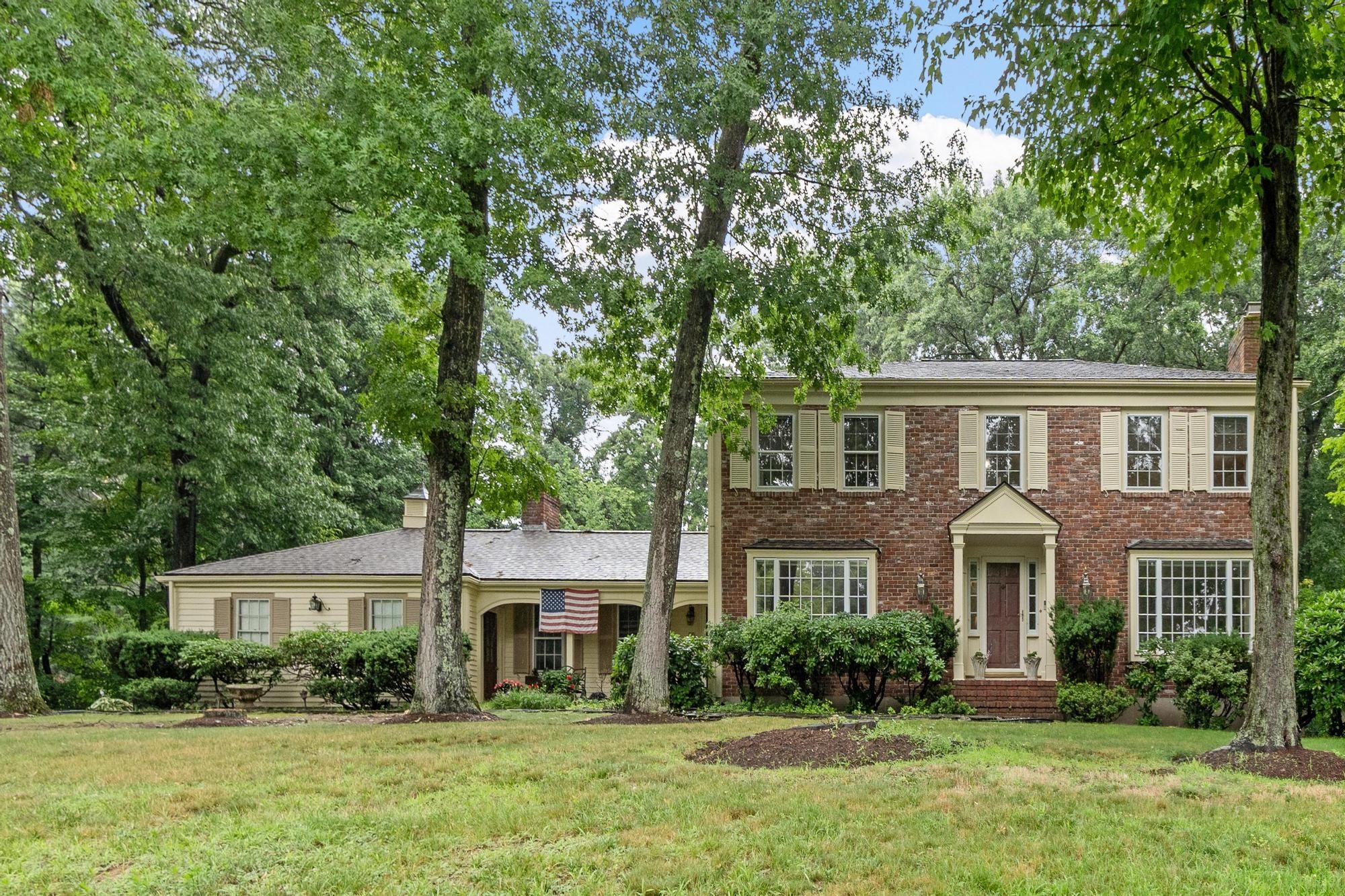 19 Huntingdon Rd., Lynnfield, MA 01940
