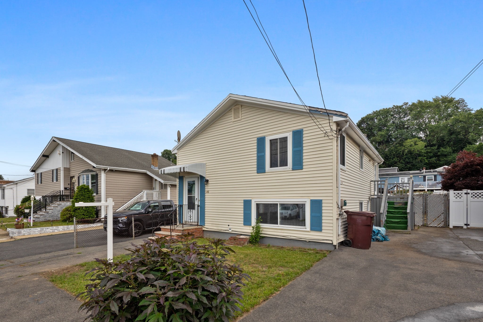 105 Oakwood Ave, Revere, MA 02151