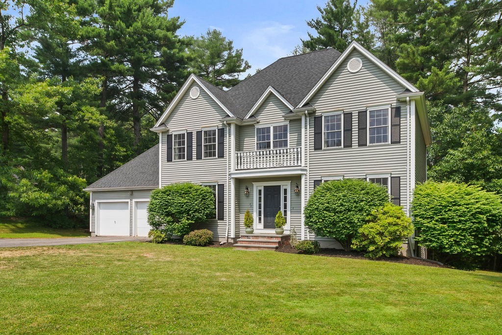 40 Flannery Ln, Wrentham, MA 02093