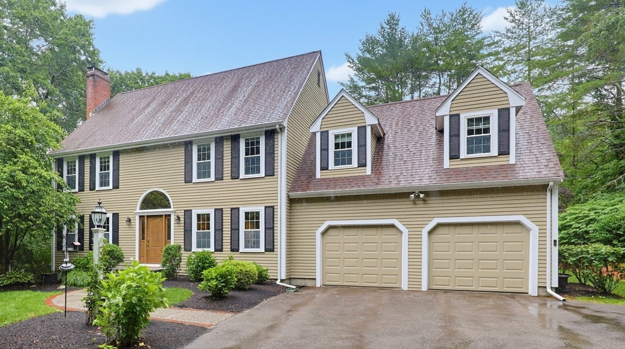 92 Plain St, Medfield, MA 02052