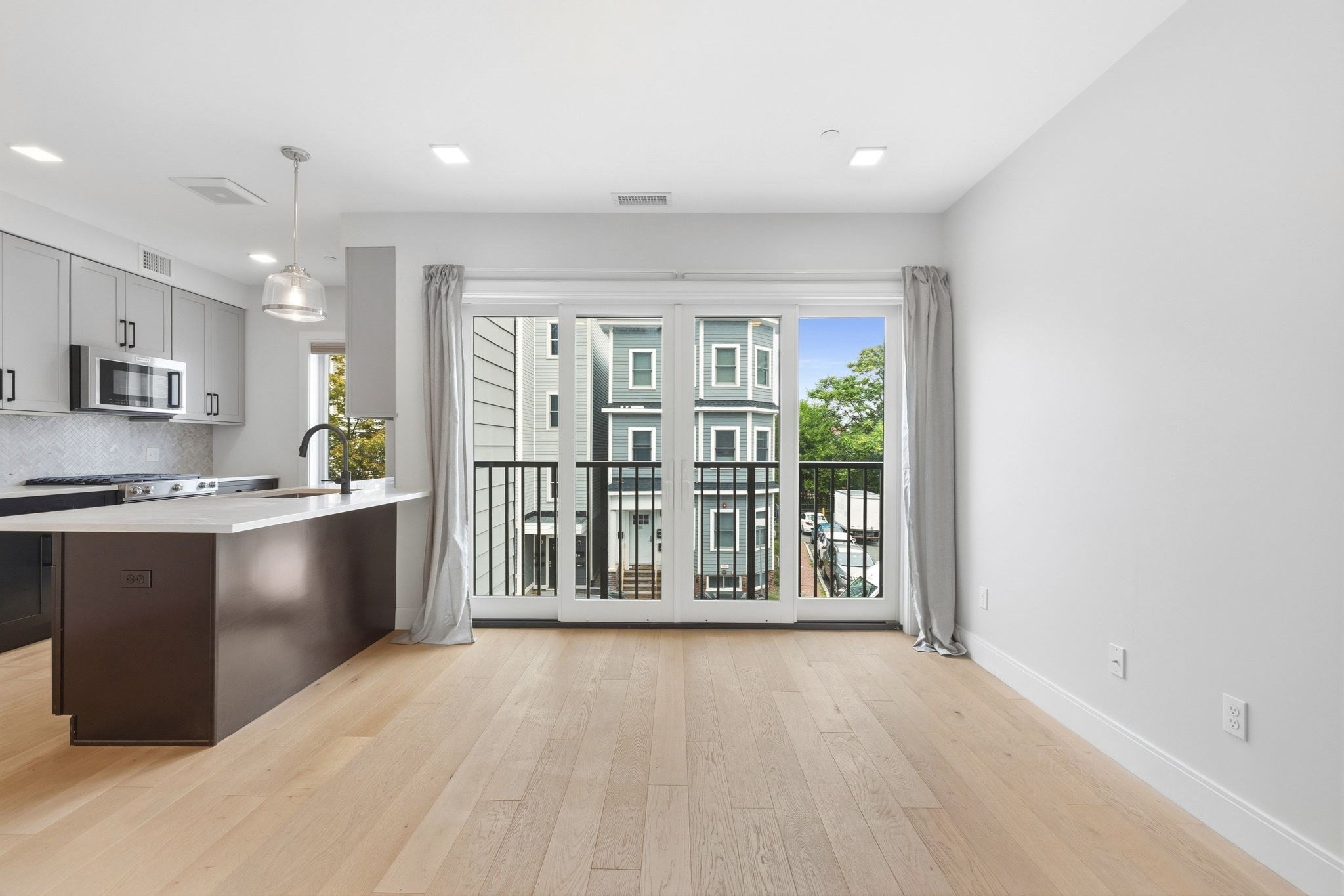 287 Maverick St Unit U202, East Boston, Boston, MA 02128