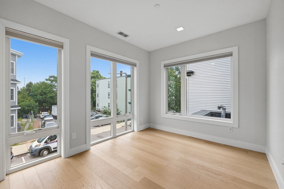 287 Maverick St, Boston, MA Image 11