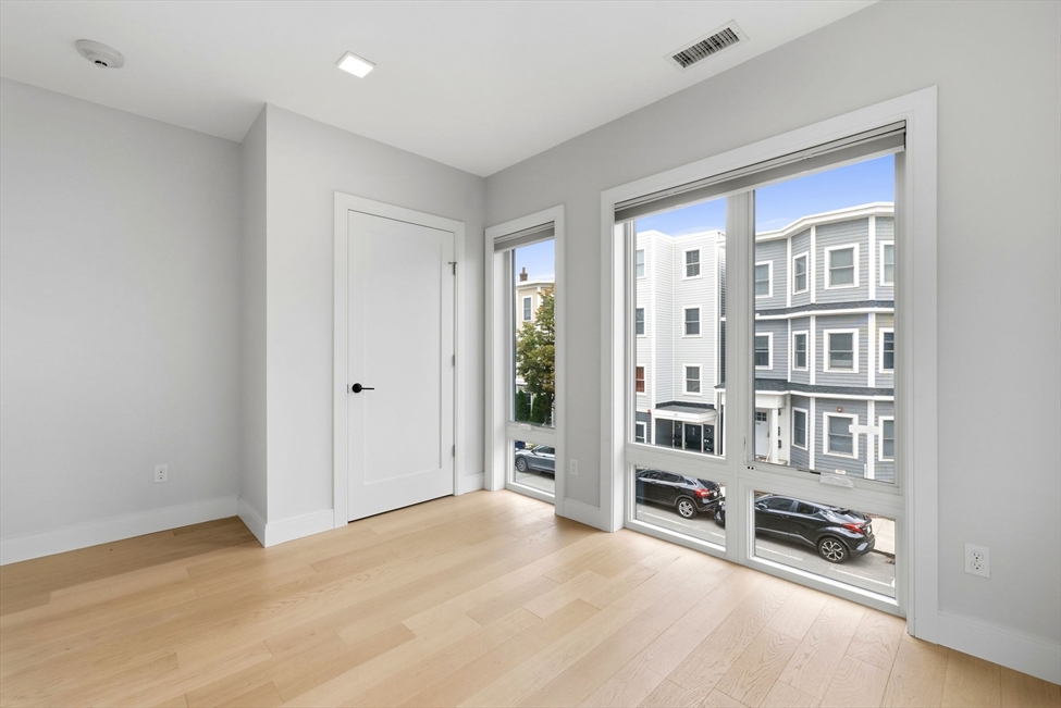 287 Maverick St, Boston, MA Image 12