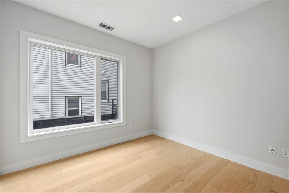 287 Maverick St, Boston, MA Image 13