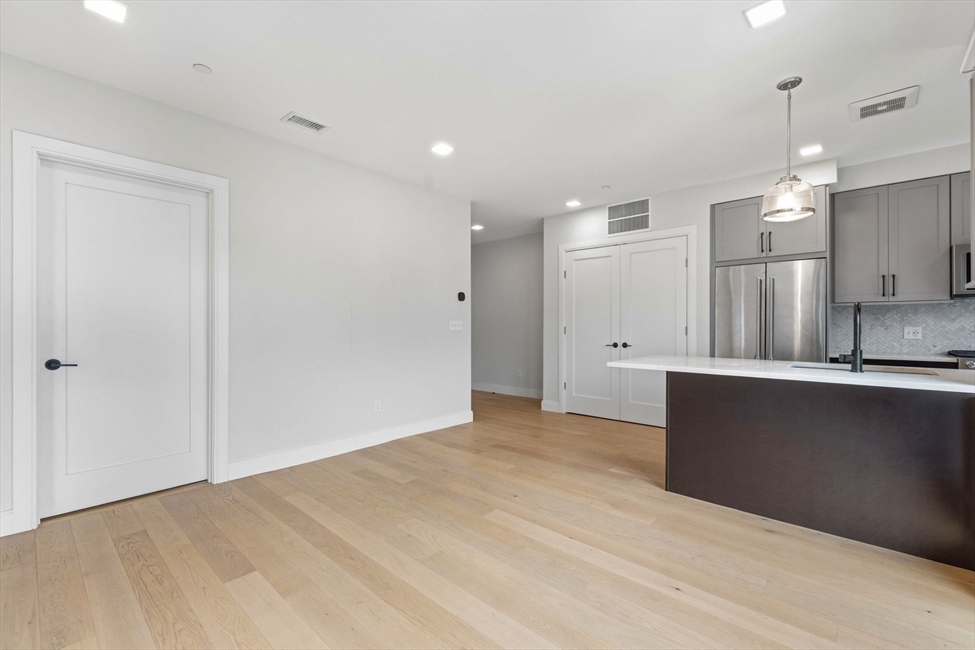 287 Maverick St, Boston, MA Image 4