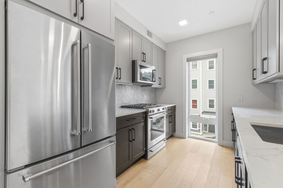 287 Maverick St, Boston, MA Image 9