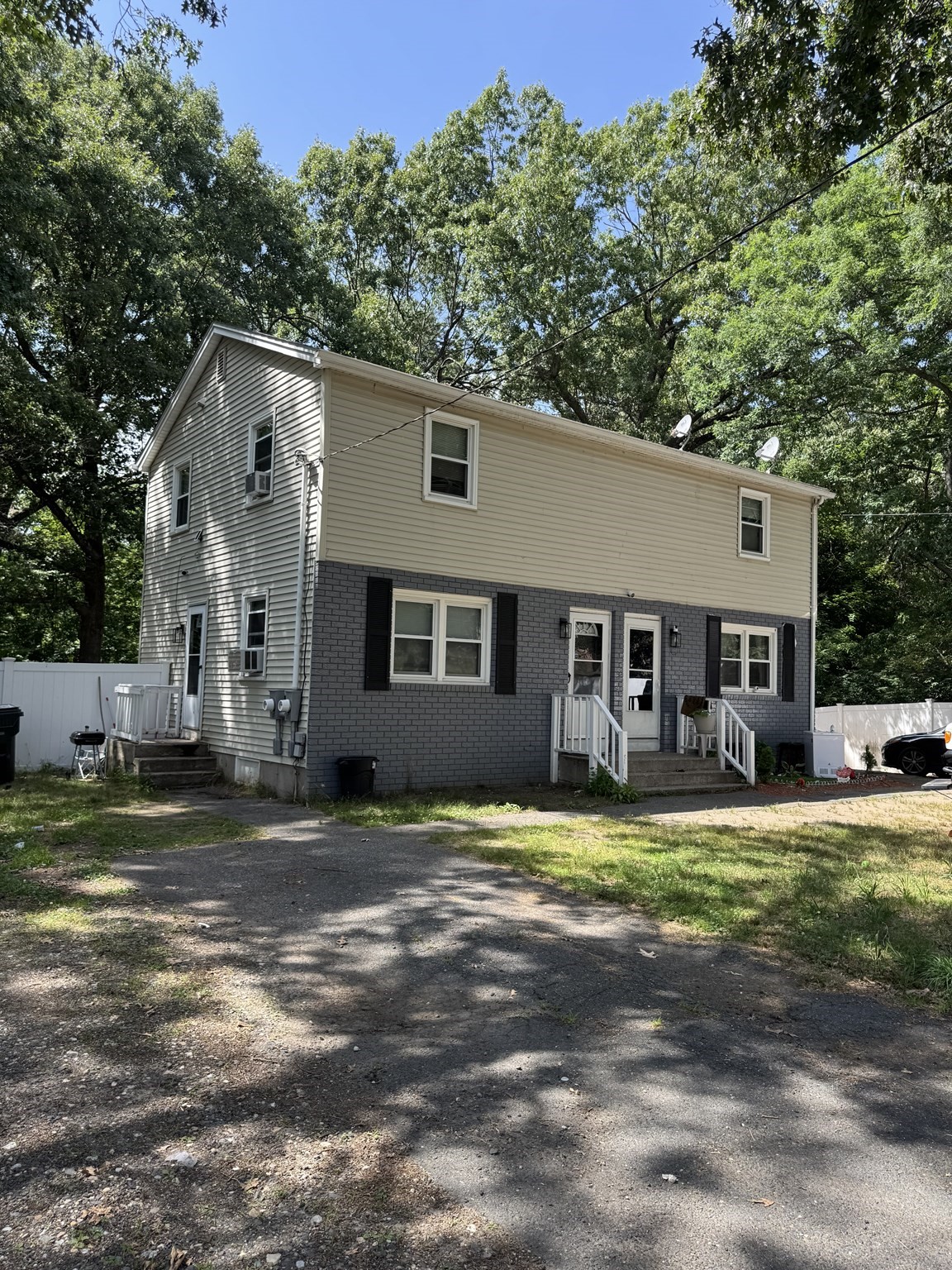 524 Goodwin St, Springfield, MA 01151