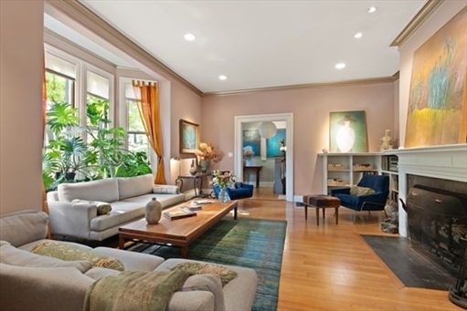 32 Hawthorn St, Apt 1