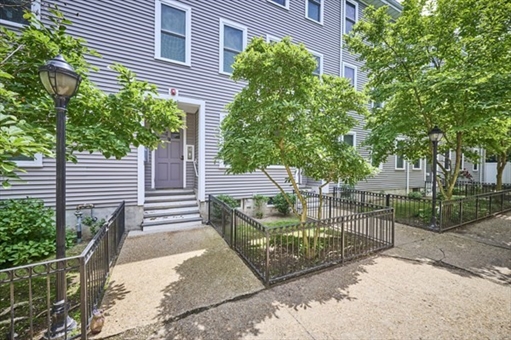 9 Mullins Ct., Apt D