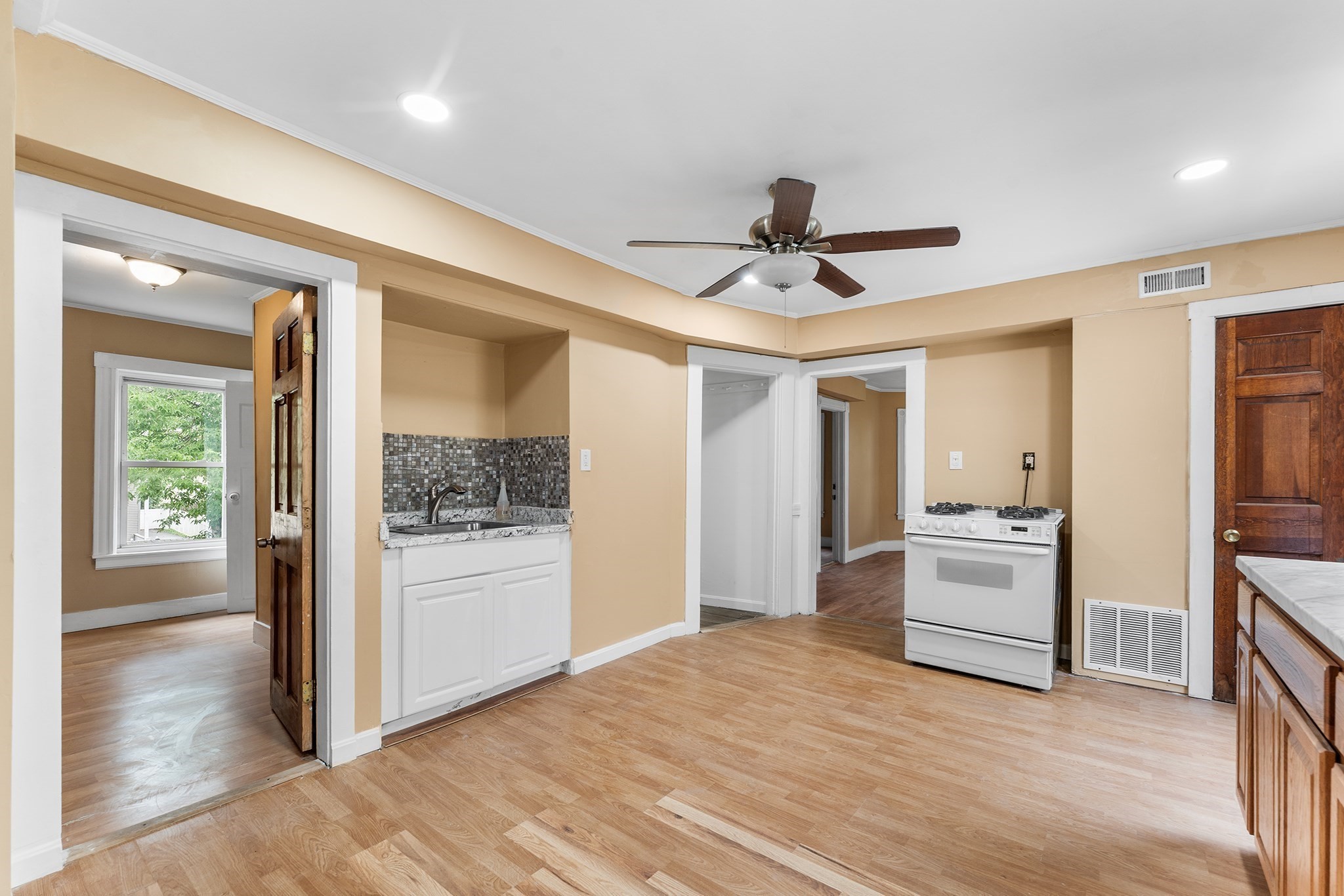 2 Hacker Ct, Worcester, MA 01603 - Image 15