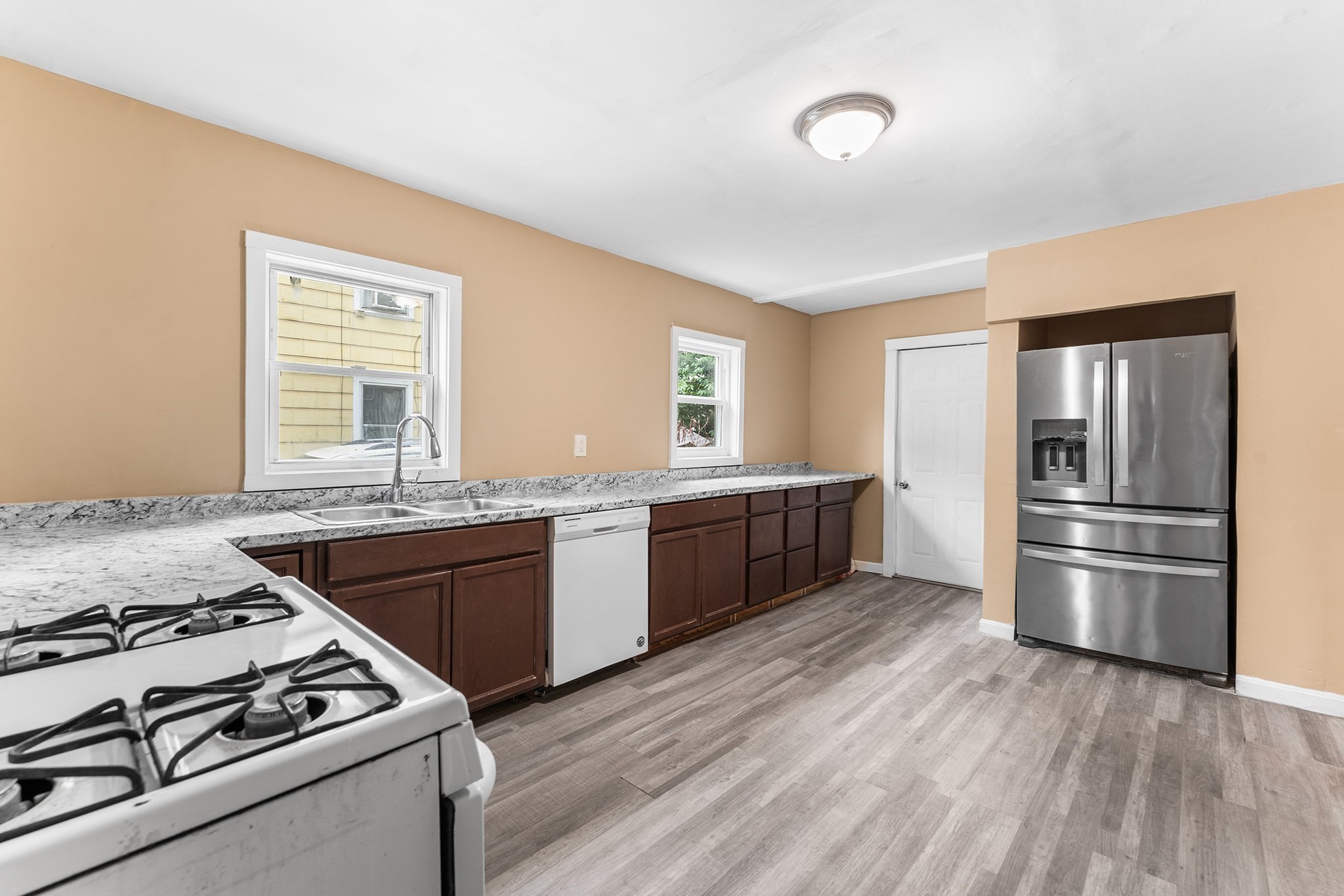 2 Hacker Ct, Worcester, MA 01603 - Image 4