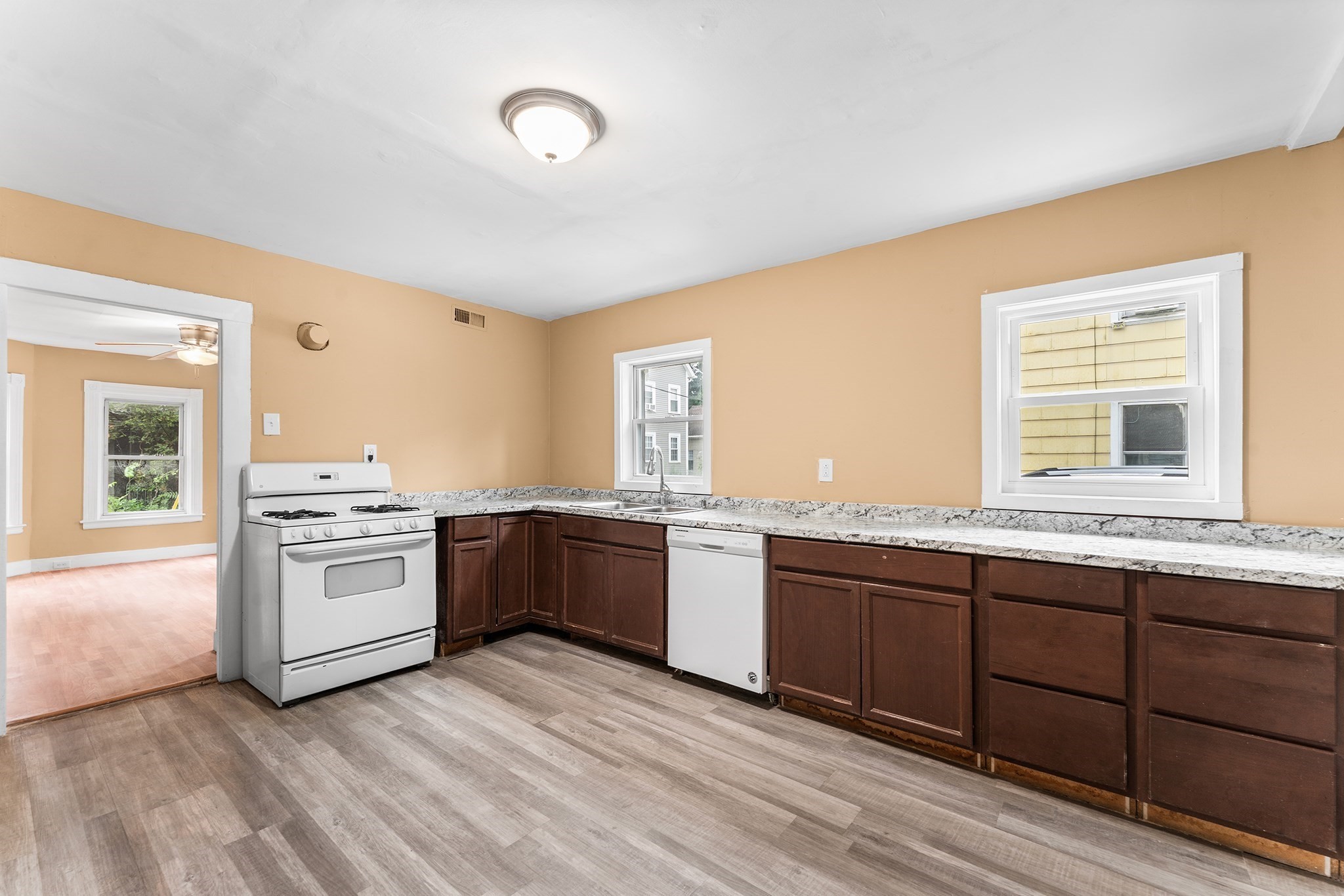 2 Hacker Ct, Worcester, MA 01603 - Image 5