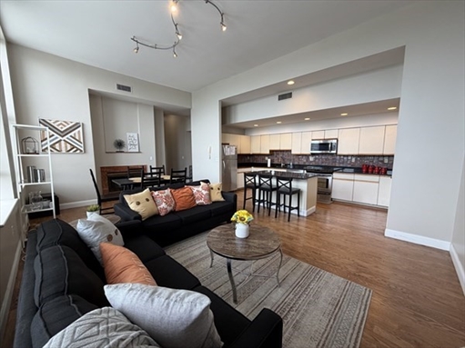 841 Parker St, Apt 306