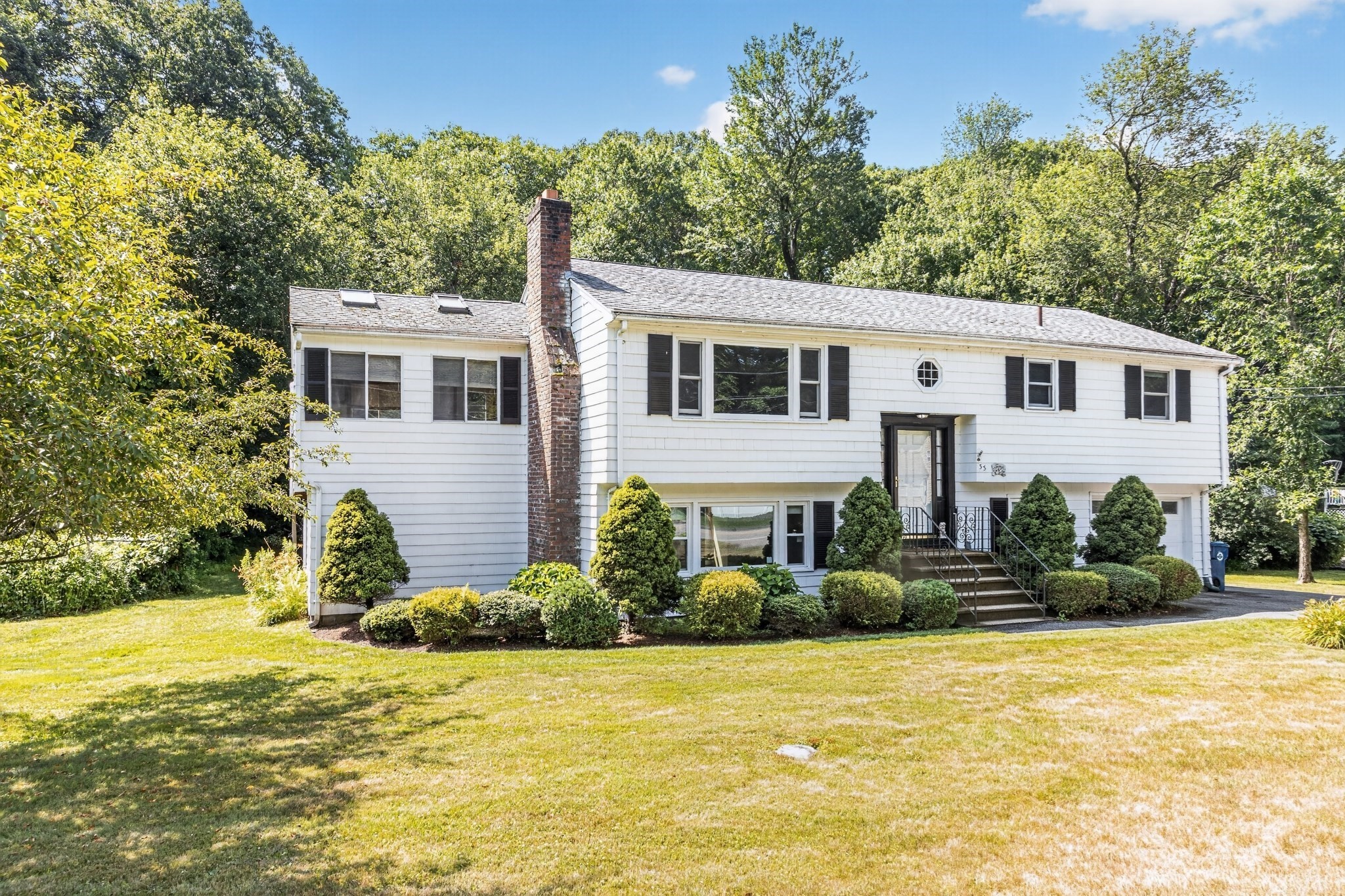 33 Doe Drive, Billerica, MA 01821
