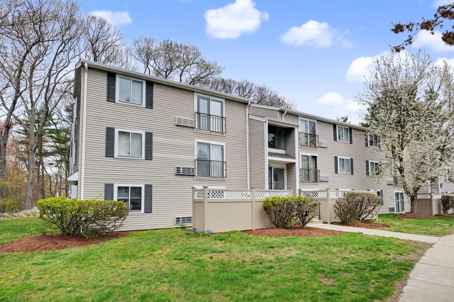15 Village Rock Lane Unit 10, Natick, MA 01769