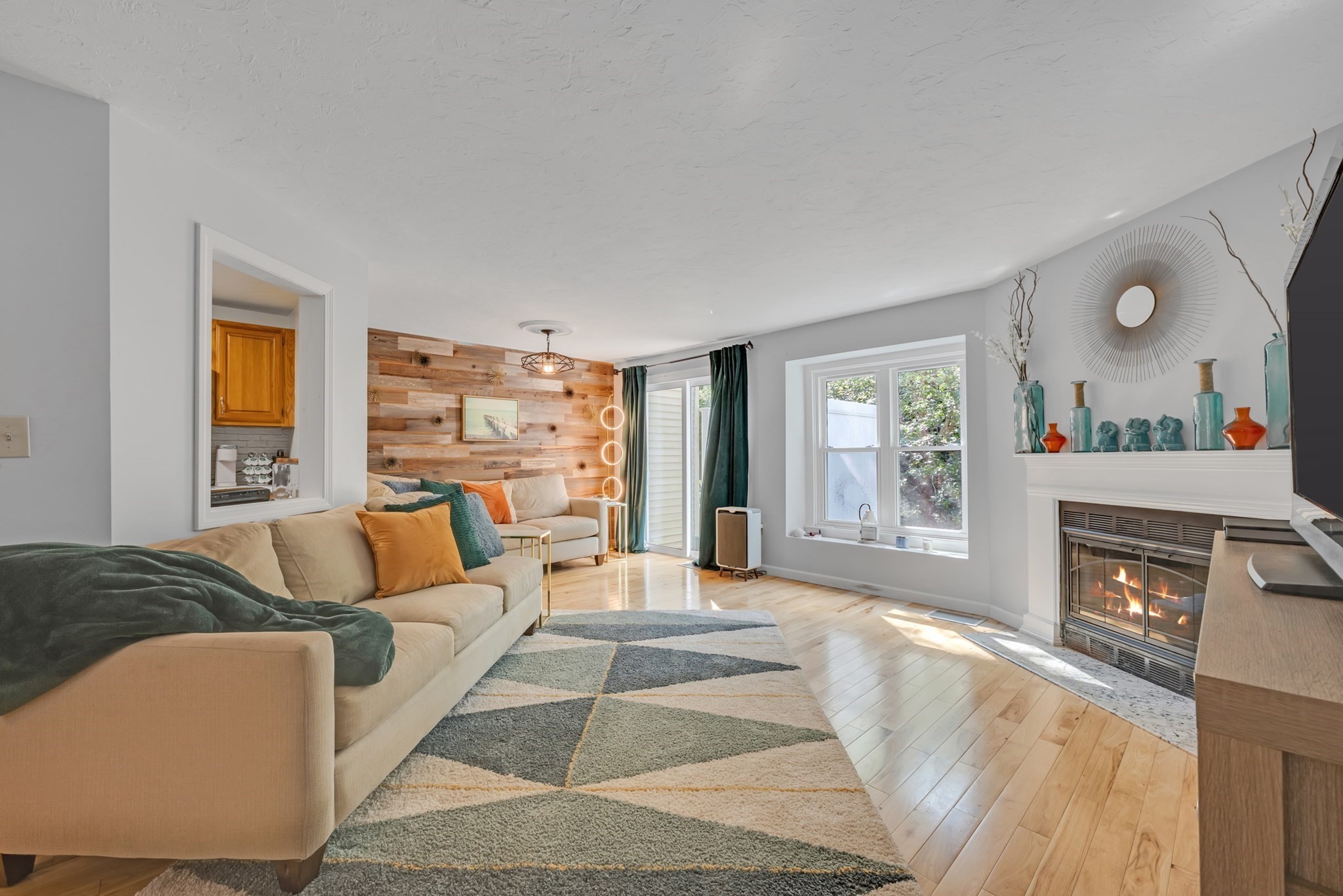 8 Woodcrest Dr Unit 8, Oxford, MA 01537 - Image 4