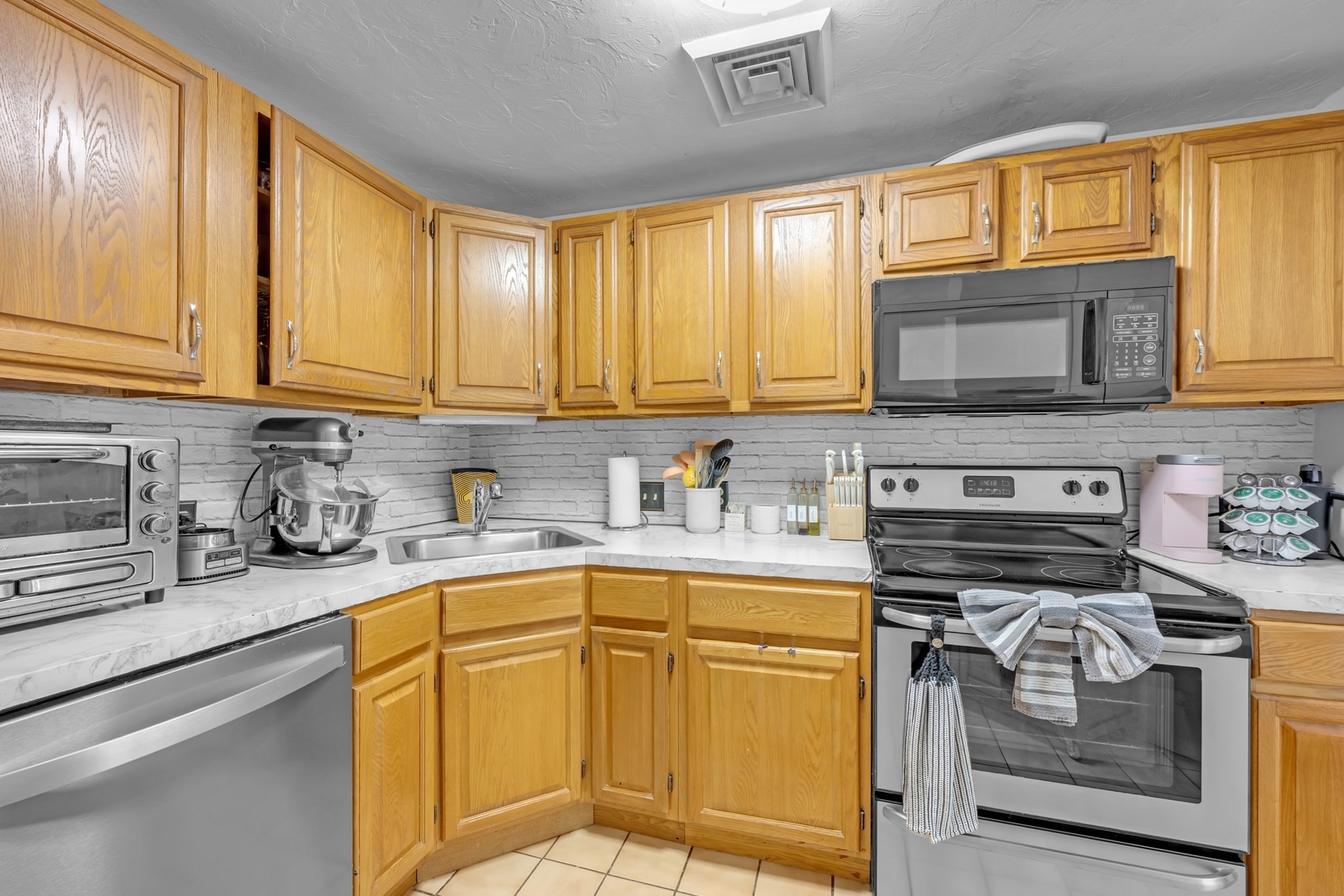 8 Woodcrest Dr Unit 8, Oxford, MA 01537 - Image 8