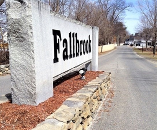 36 Meadow Pond Drive Unit M, Leominster, MA 01453