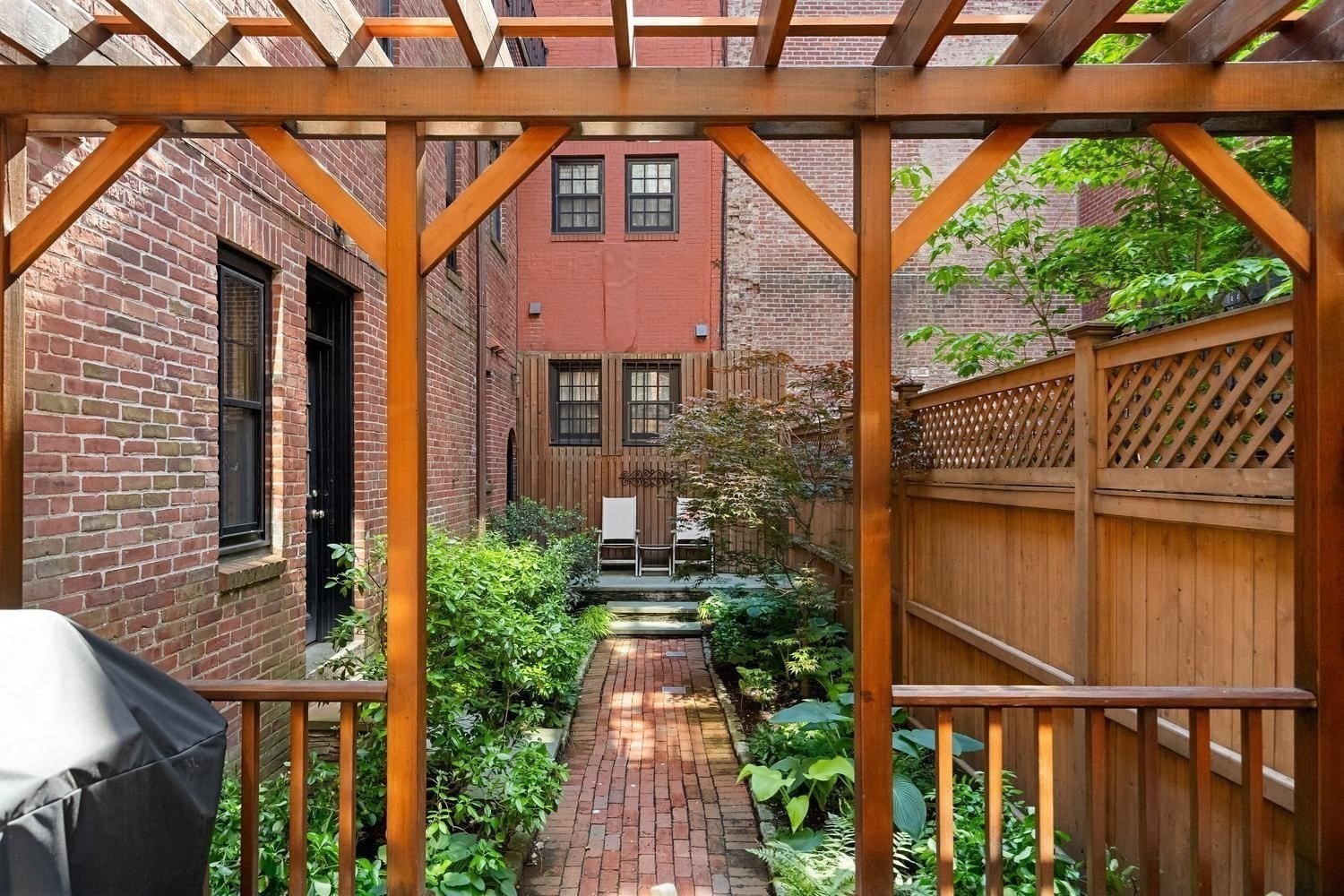 23 Beaver Place, Beacon Hill, Boston, MA 02108 - Image 37