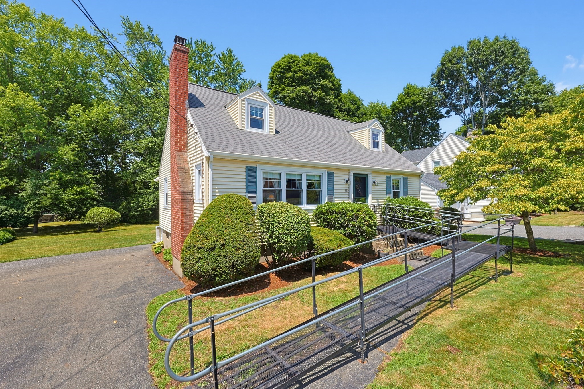 11 Bright St, Waltham, MA 02453