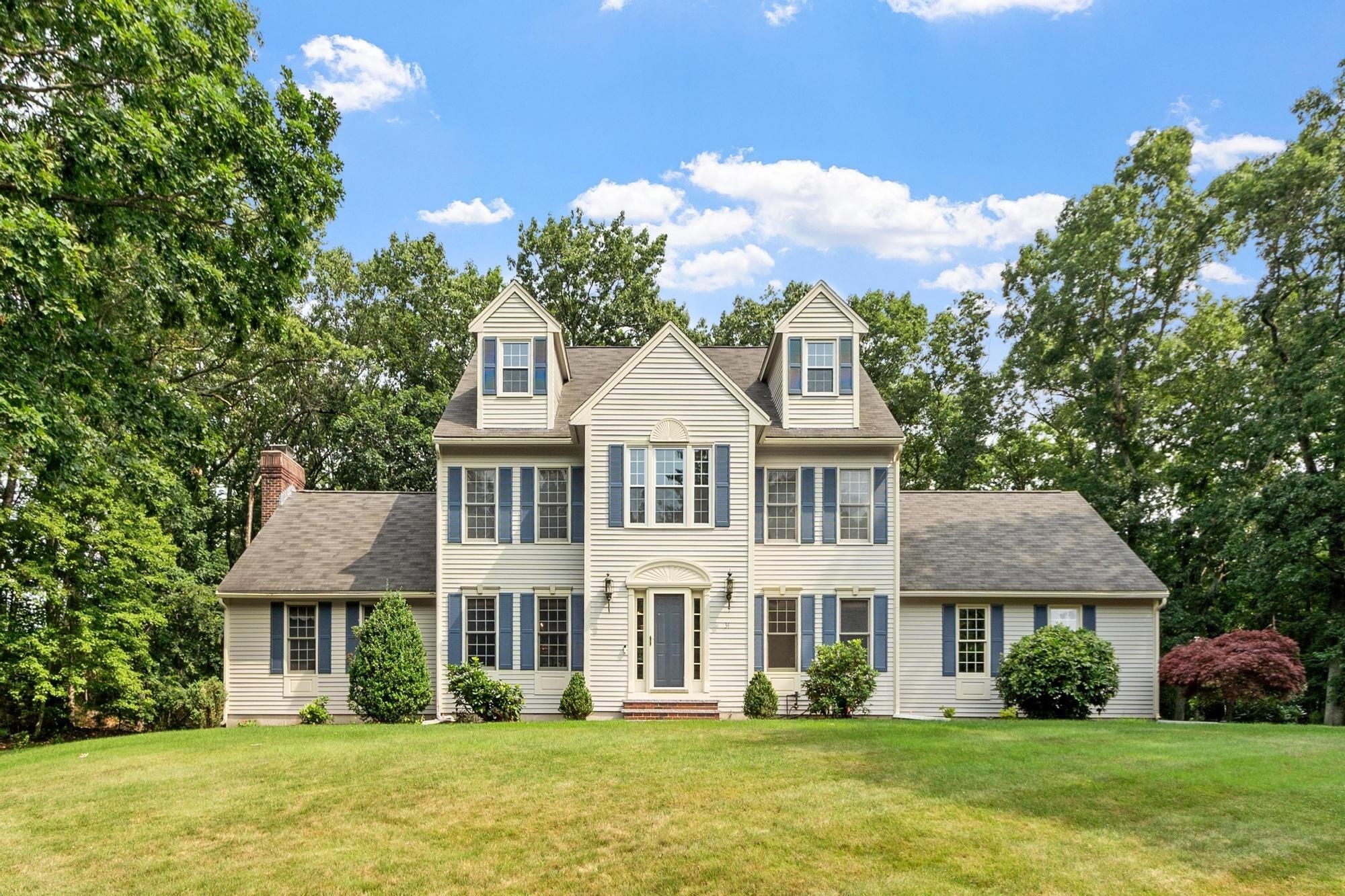 34 Arrowwood St, Methuen, MA 01844