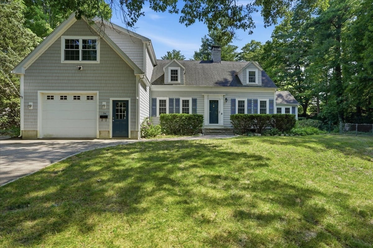 94 High St, Hingham, MA 02043