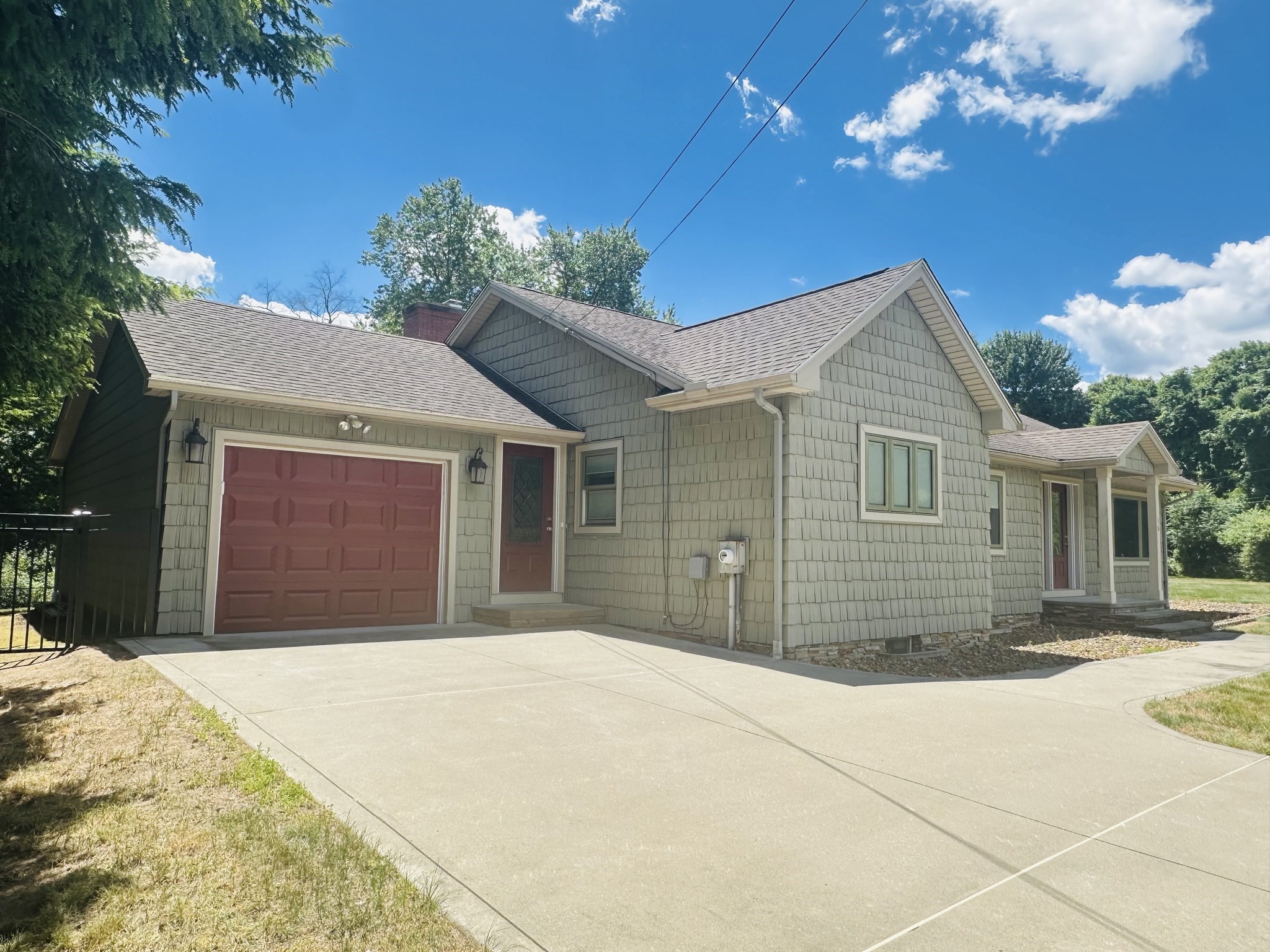 36 Crescent Dr, Ludlow, MA 01056