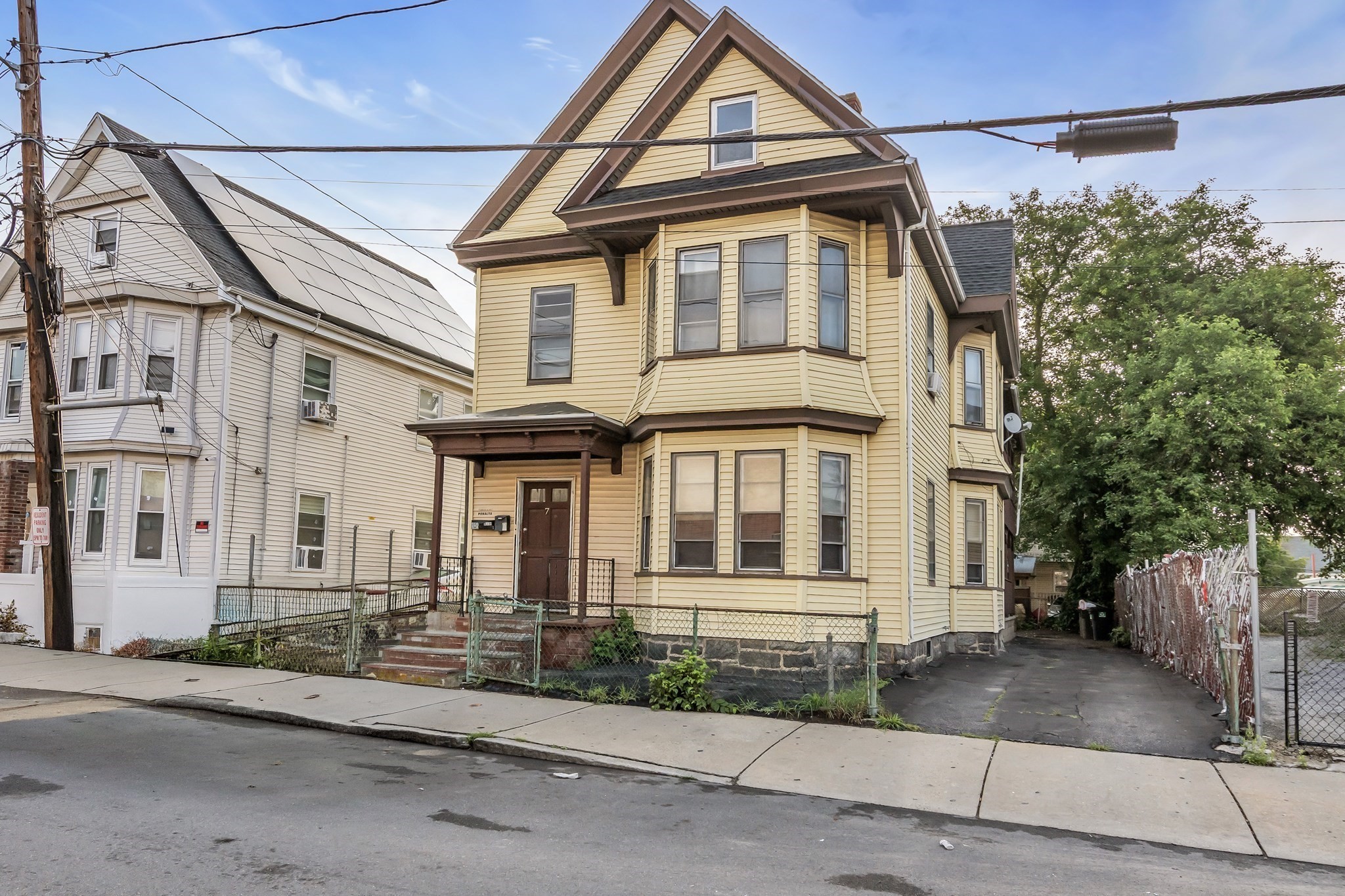 7 Trenton St, Lawrence, MA 01841