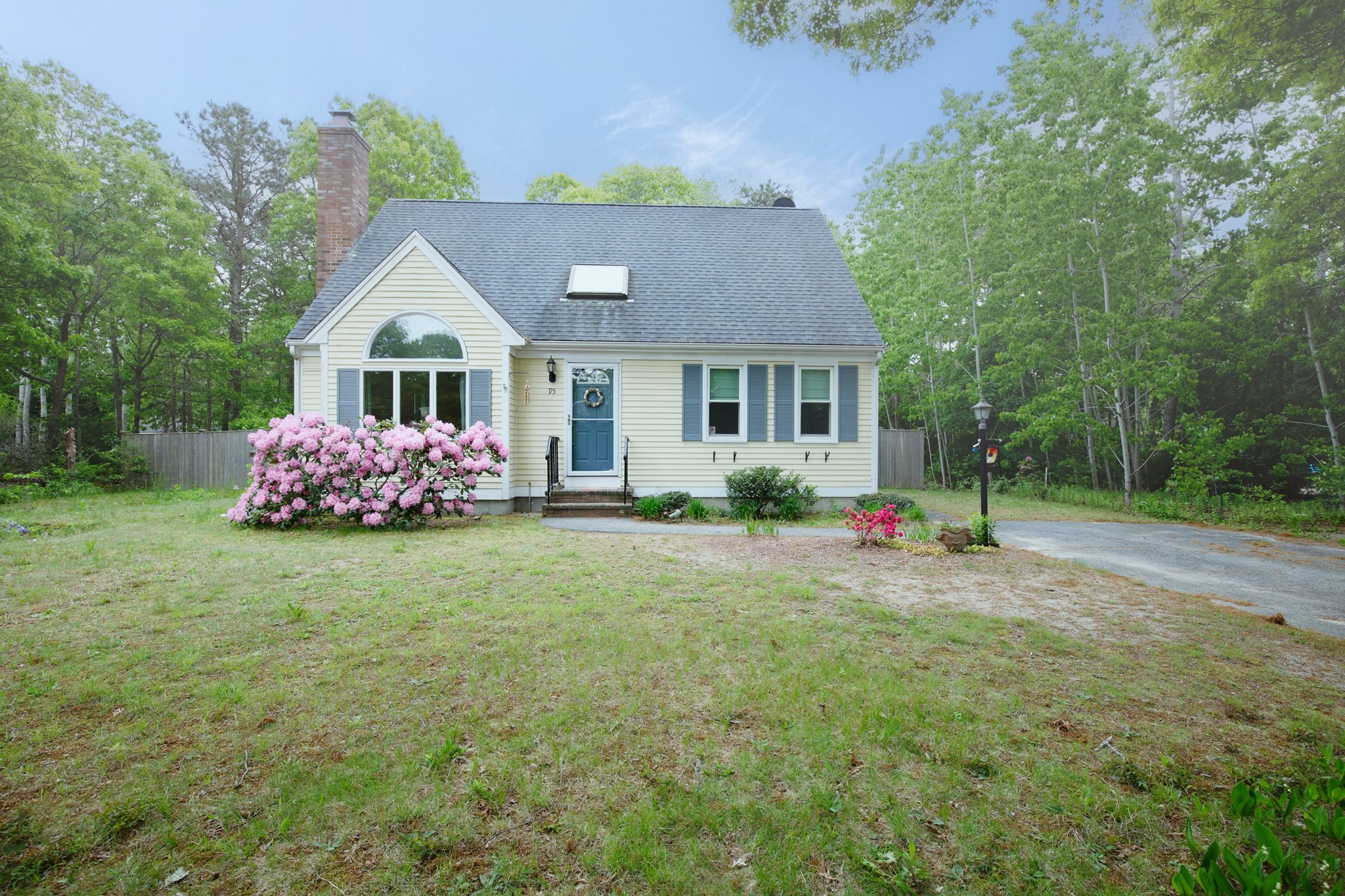 95 Rockville Ave, Falmouth, MA 02536