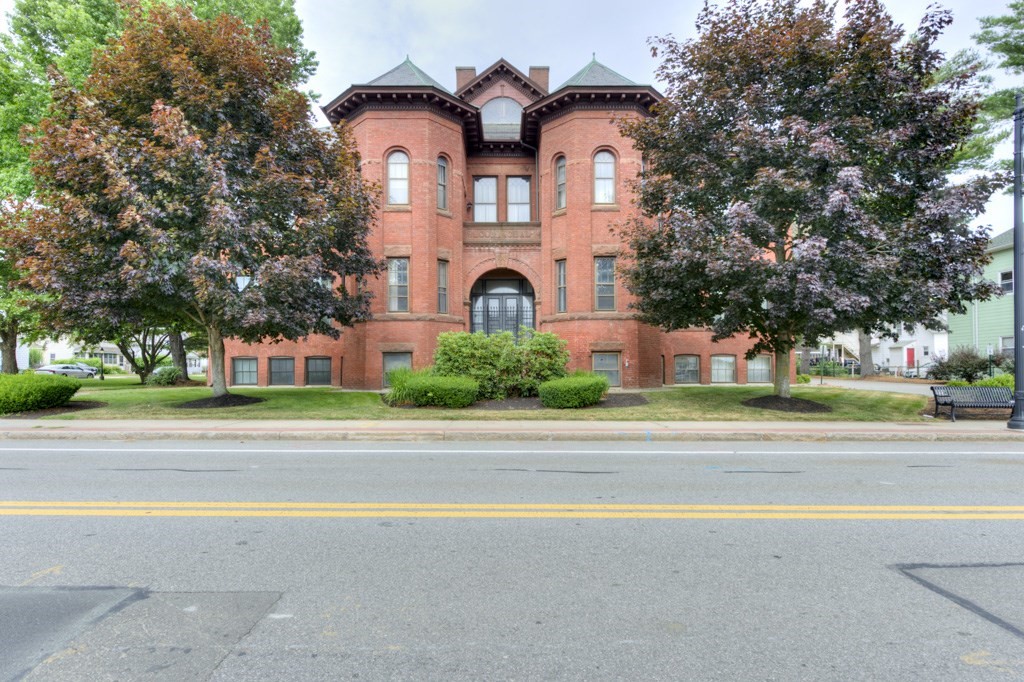 321 Plantation St Unit 102, Worcester, MA 01604