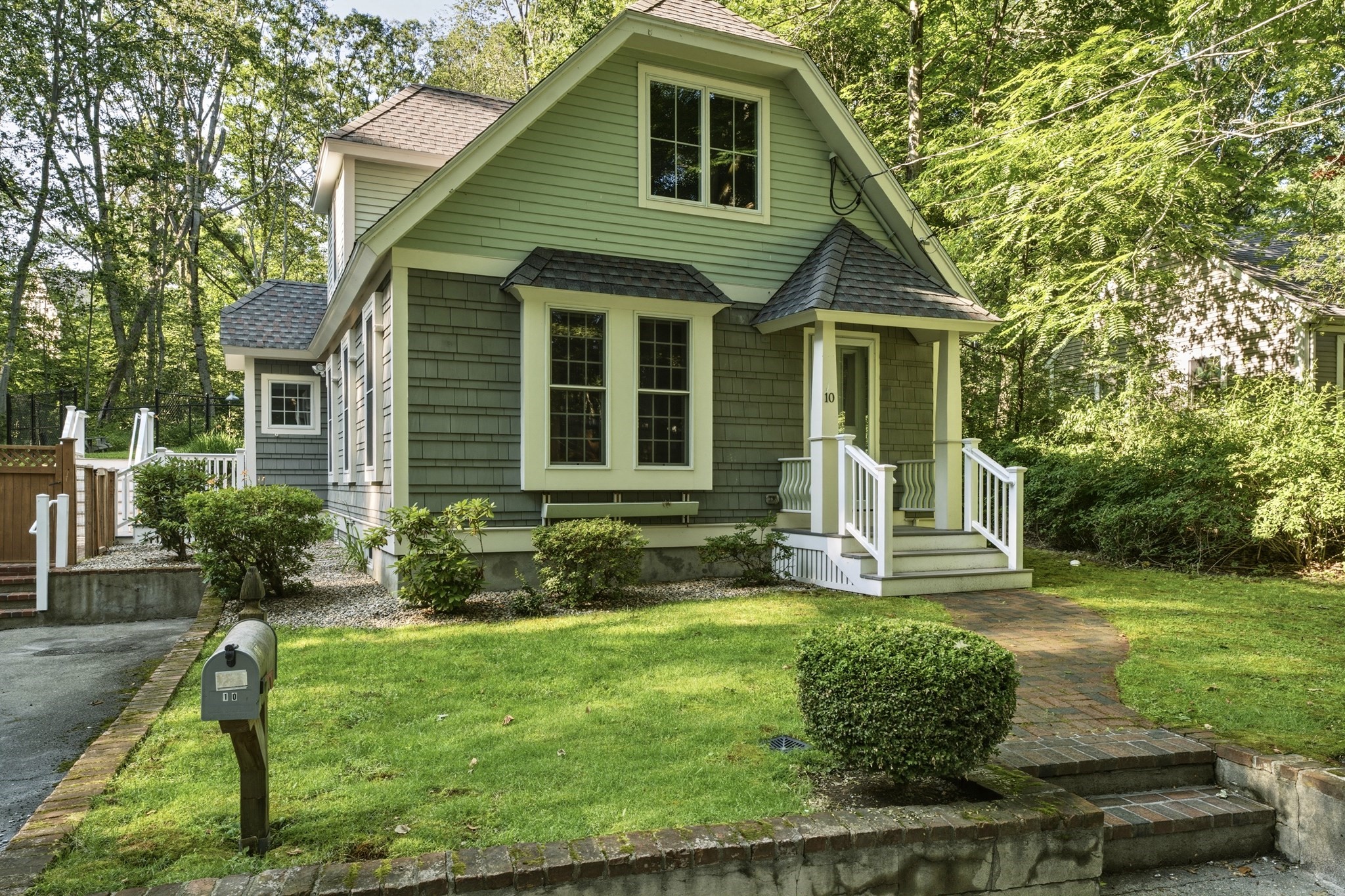 10 Mayflower Path, Wayland, MA 01778