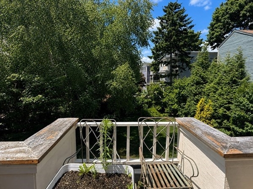 27 Cogswell Ave, Apt 2