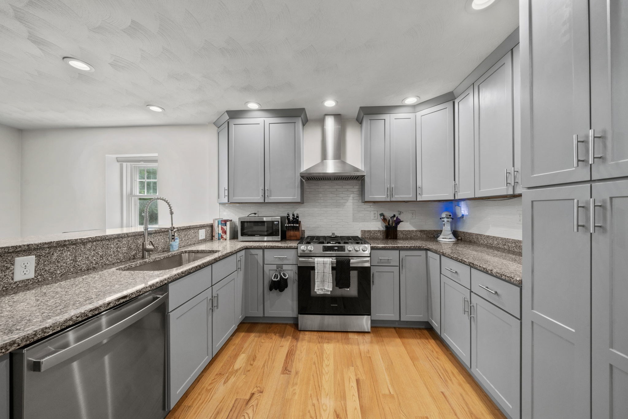 55 Cherry St Unit 1, Chelsea, MA 02150