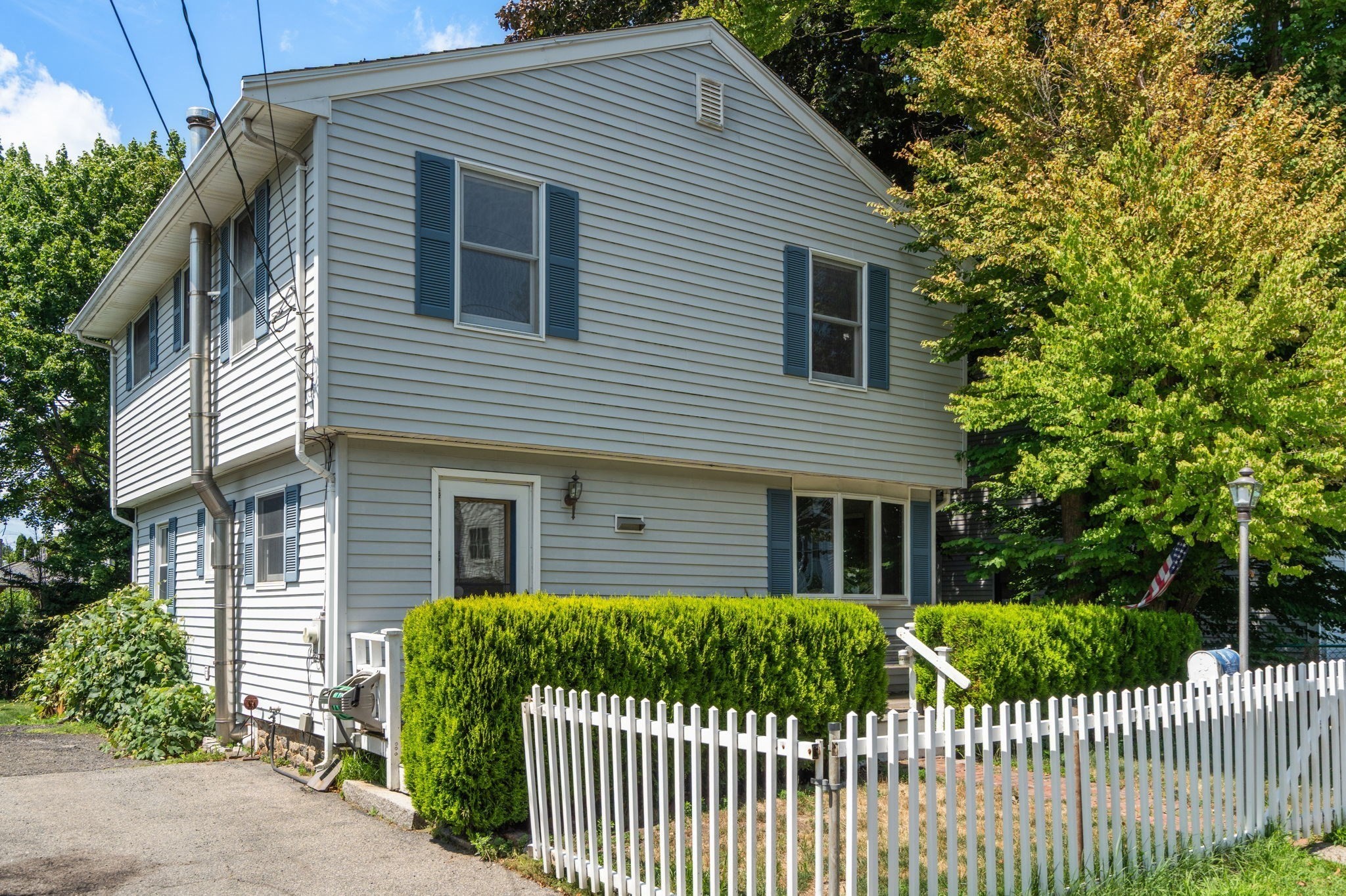 28 Pleasant St, Rockport, MA 01966