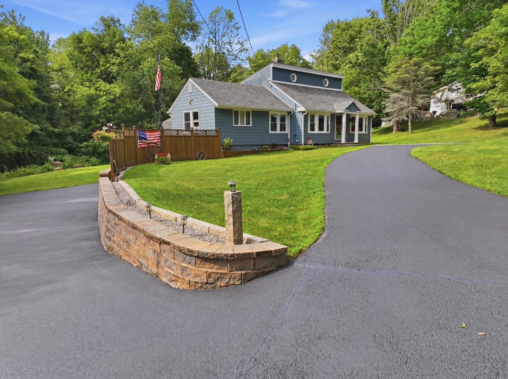 39 Stafford St, Charlton, MA 01507
