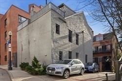 2 Lyndeboro Pl, Apt 1