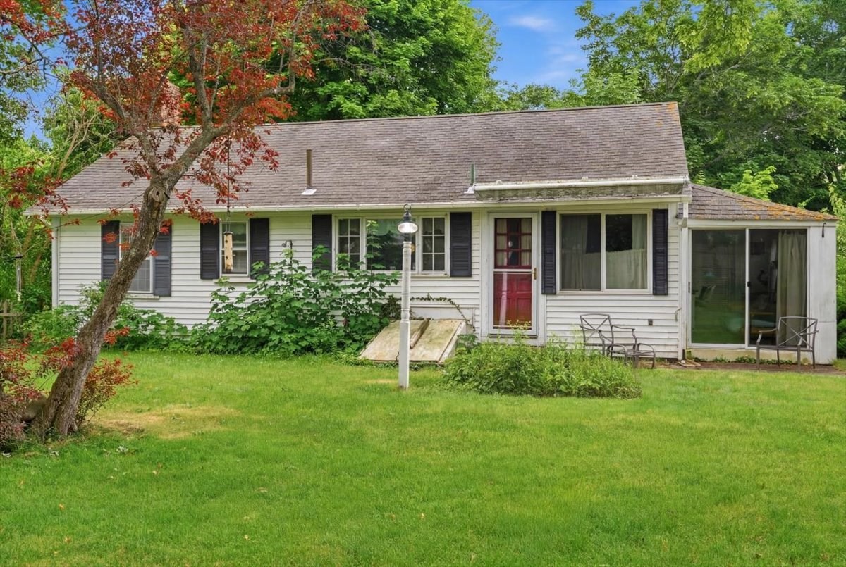 127 Pine Ave, Barnstable, MA 02601