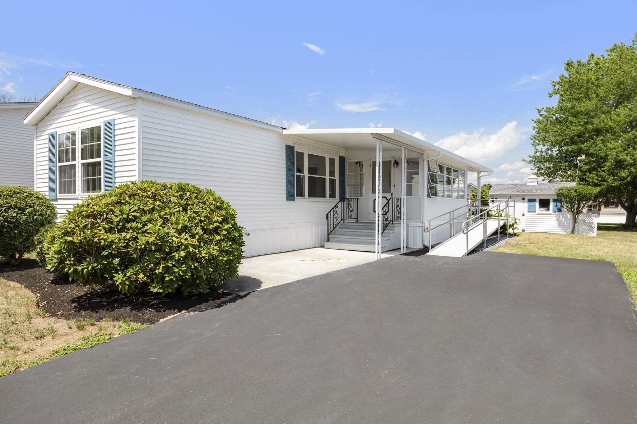 85 Amherst Ave, Taunton, MA 02780