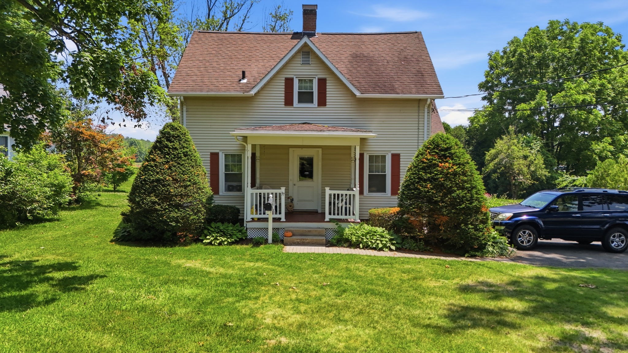 33 Cottage St, Amherst, MA 01002