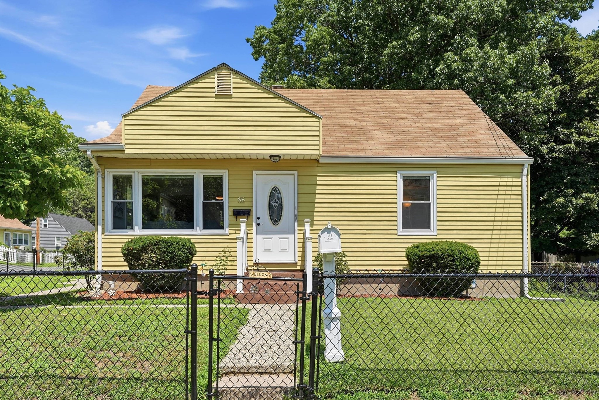 85 Brook St, Holyoke, MA 01040