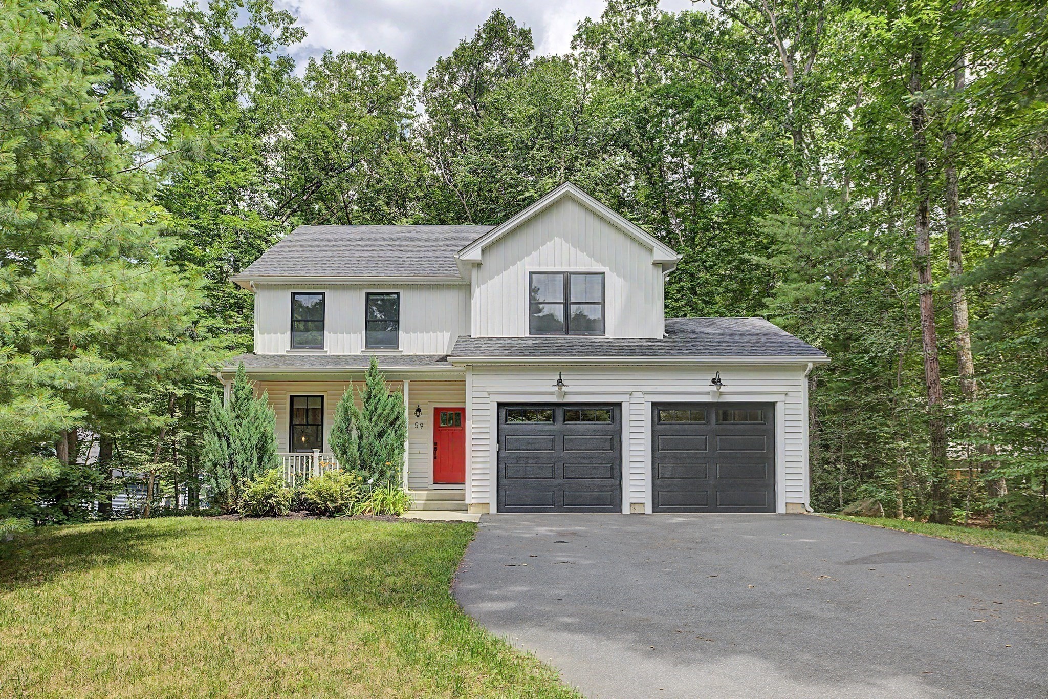 59 Ice Pond Dr, Northampton, MA 01062