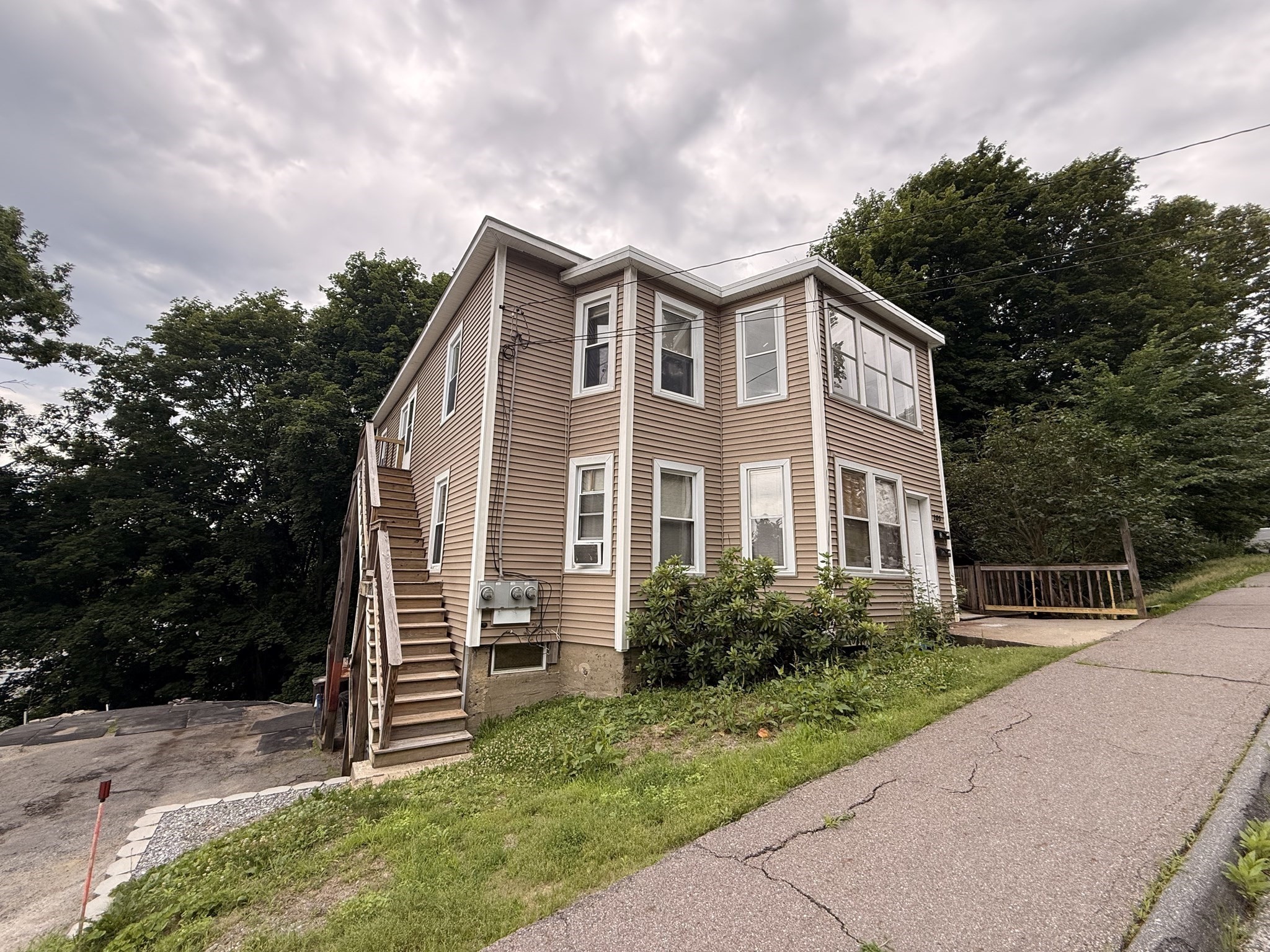 105 Grant St, Gardner, MA 01440