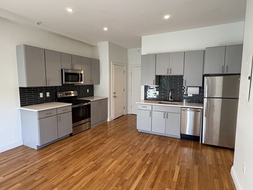 166 Newbury Street, Apt 2F