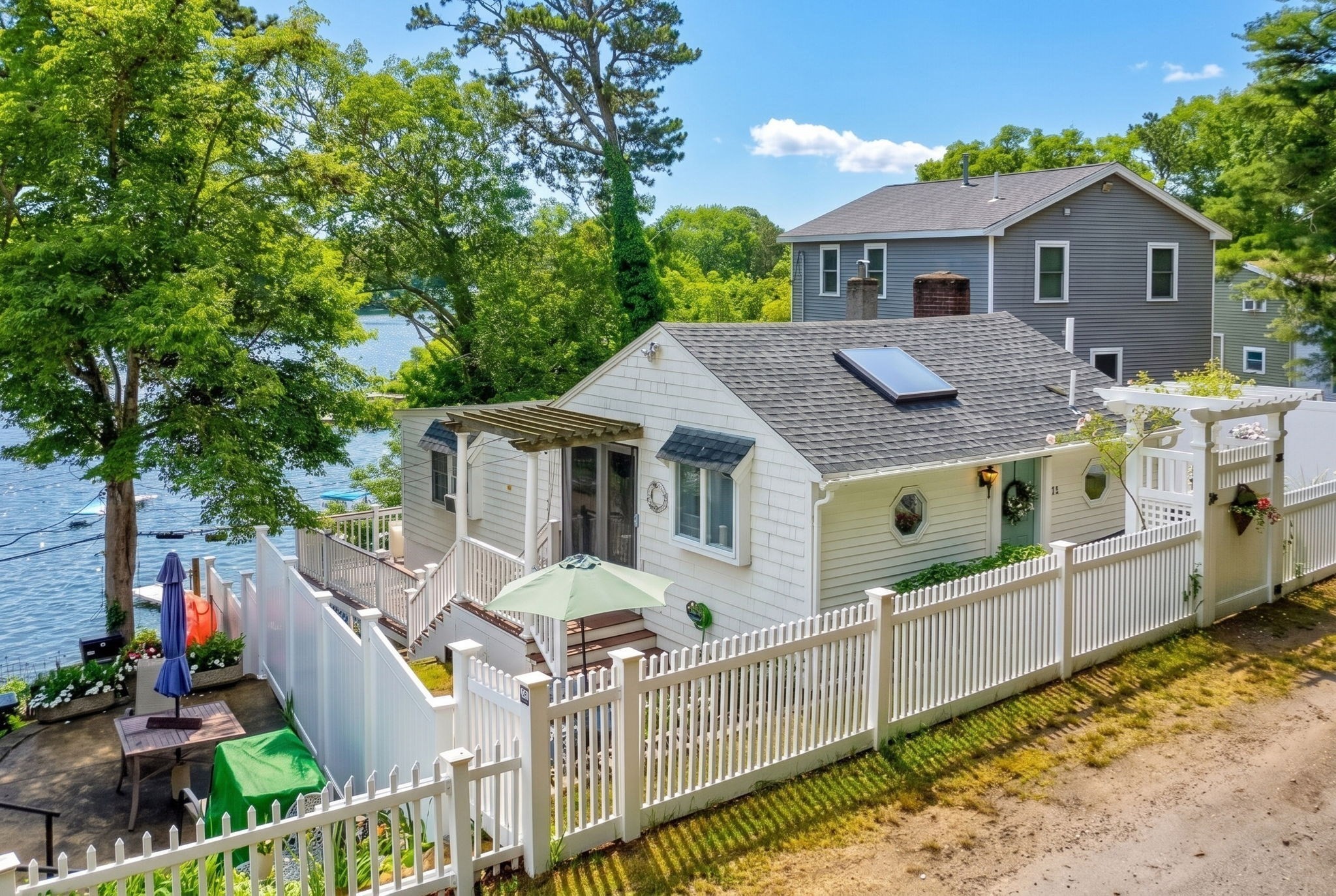 21 Hillside Rd, Plymouth, MA 02360