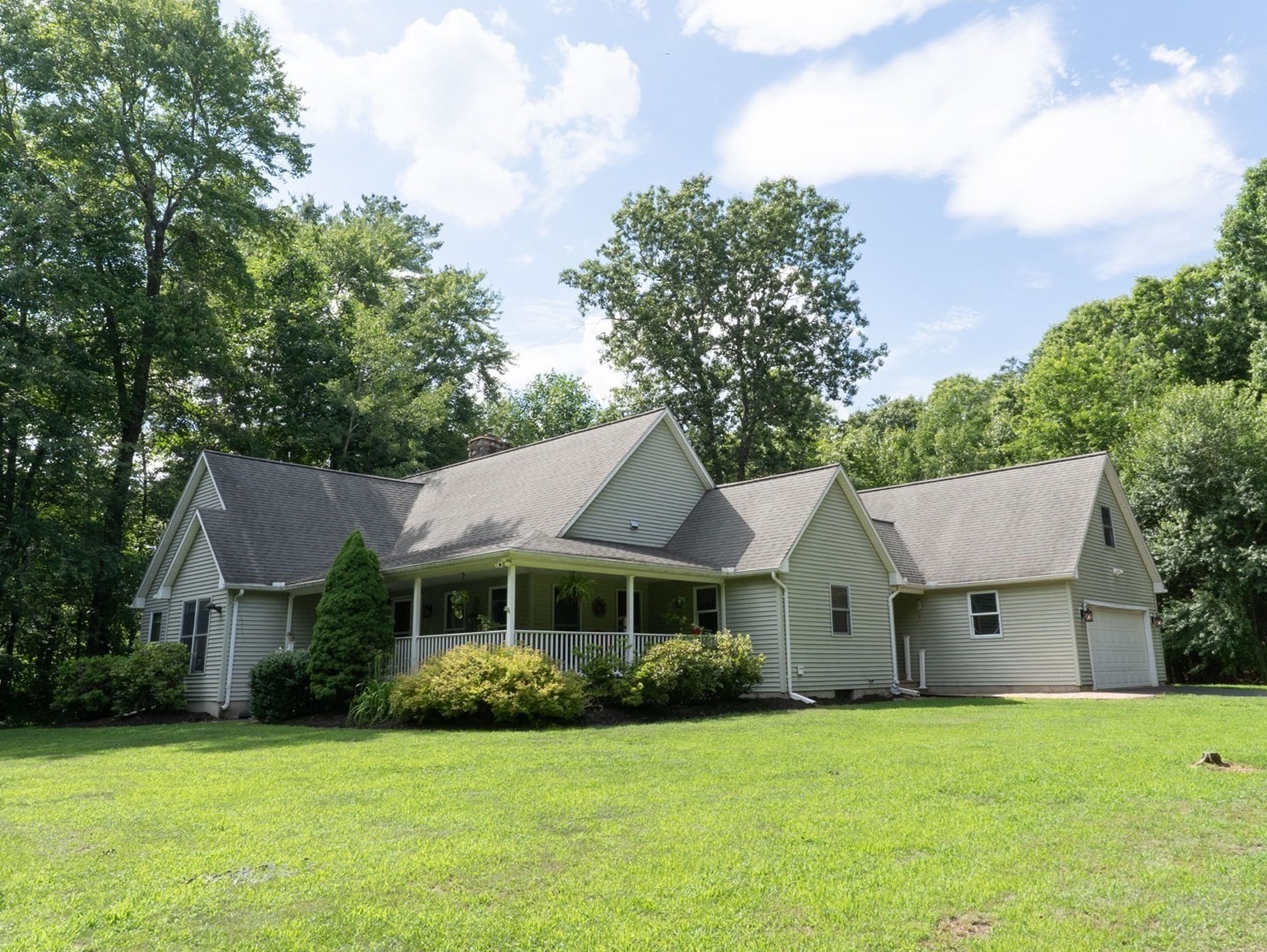132 Springfield Rd, Belchertown, MA 01007