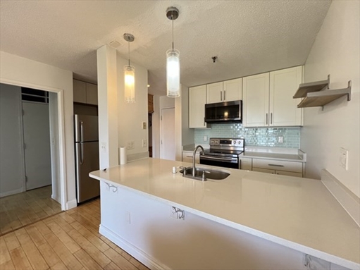 133 Commander Shea Blvd, Apt 410