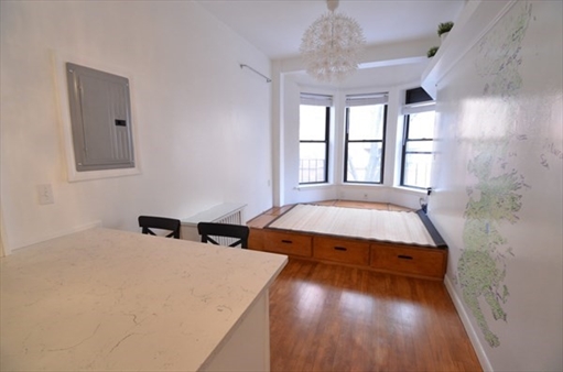 40 Saint Botolph Street, Apt 26