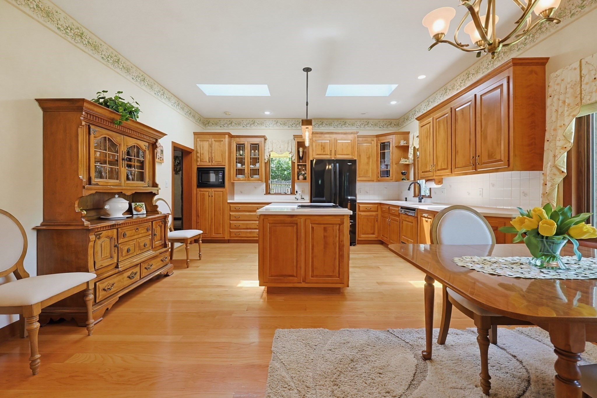 665 South St, Walpole, MA 02081